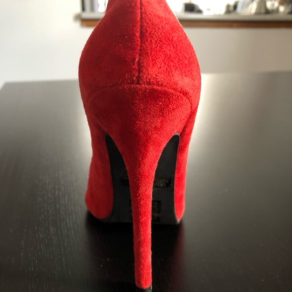 Jeffrey Campbell Red Scallopini Pump - Picture 4 of 6
